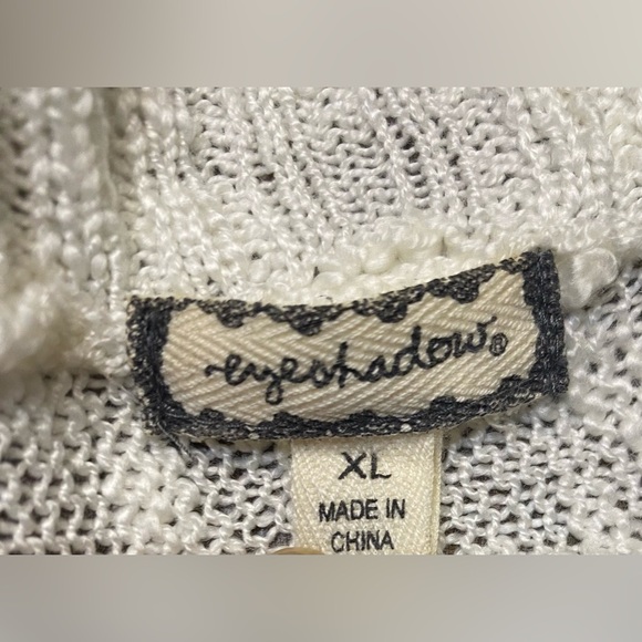 Eyeshadow Women's Sweater, Size XL White/Black, 100% Acrylic - Picture 4 of 6